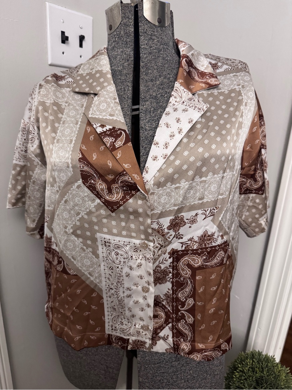 Women’s Pleione Patchwork Bandana Cropped Button Down Shirt Medium